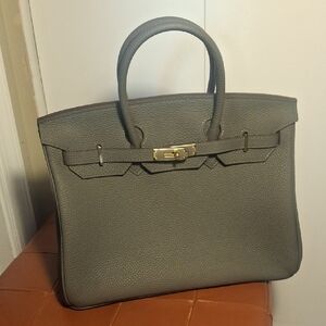 Elegant Gray Handbag